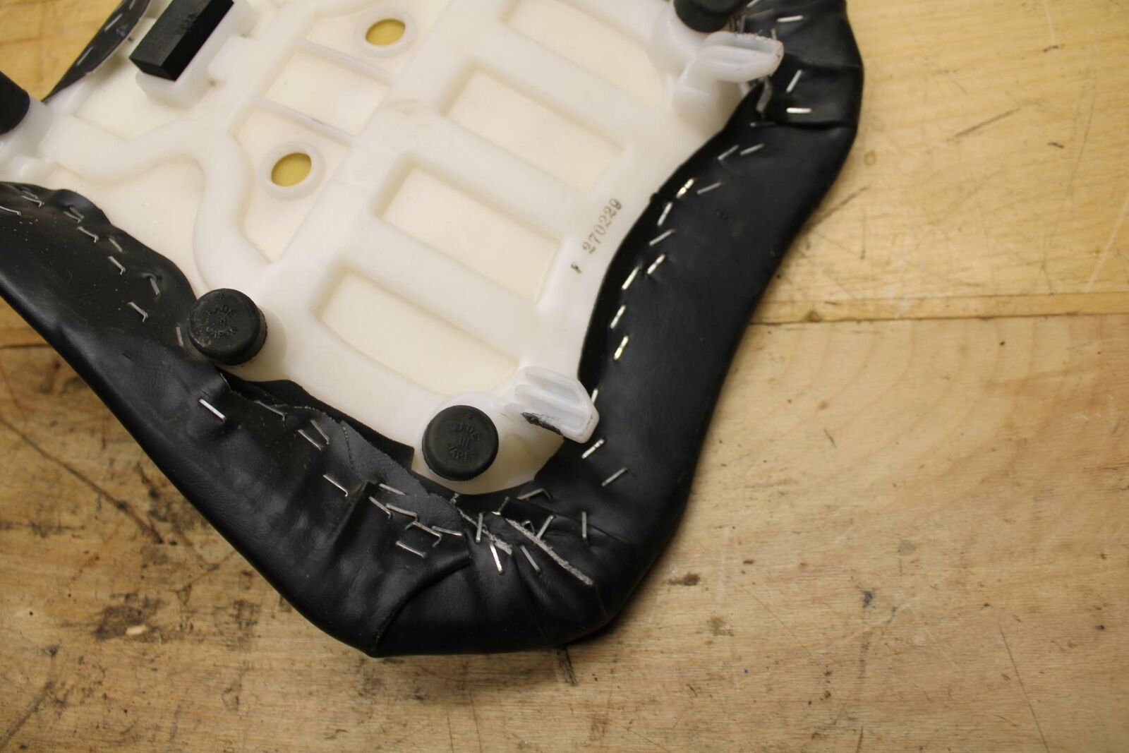 11-21 SUZUKI GSXR750 FRONT DRIVERS SEAT PAD SADDLE PILLION