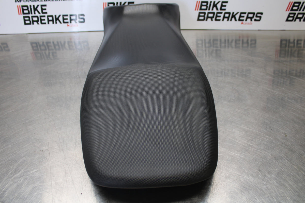 04-09 SUZUKI GS500F FRONT REAR SEAT SADDLE BB165