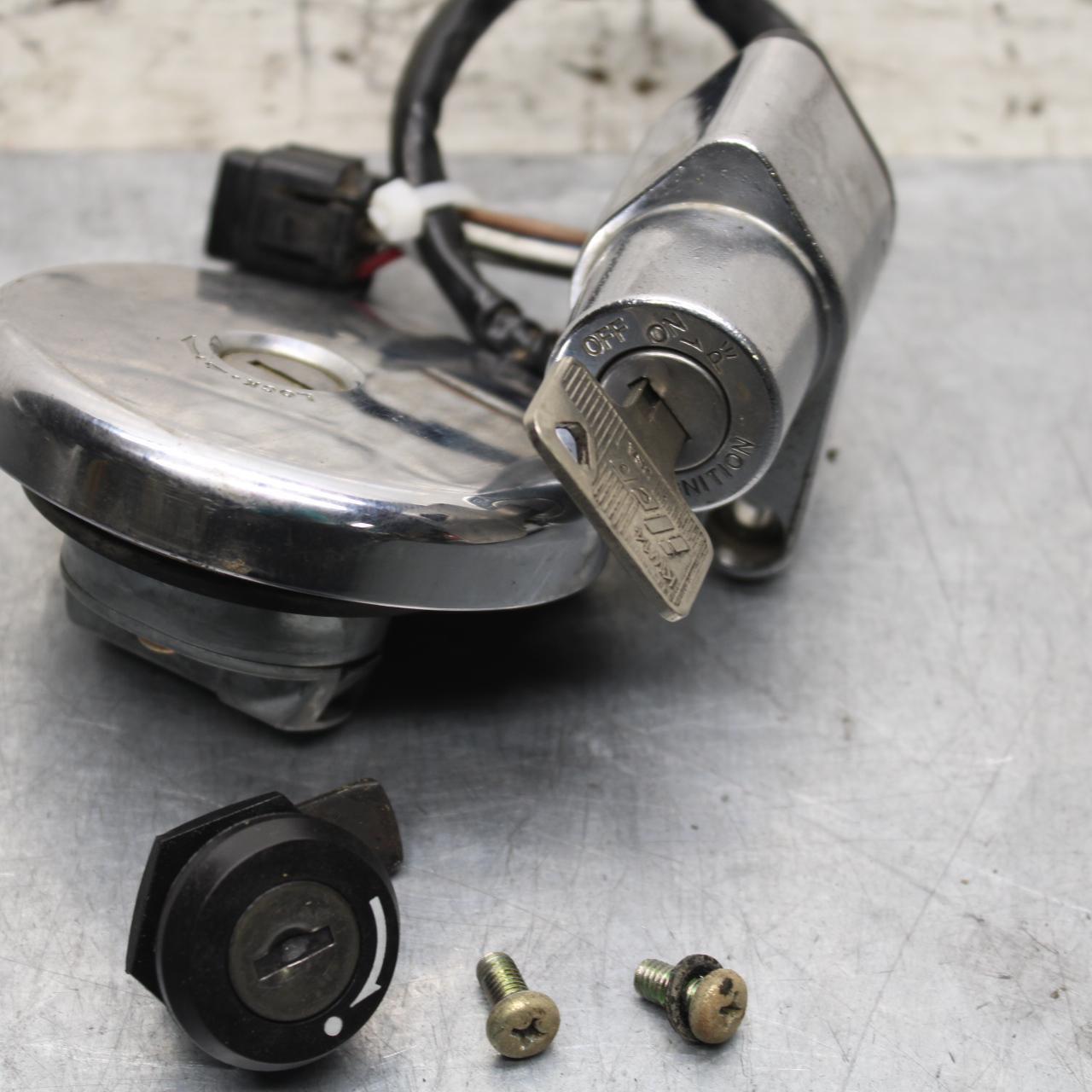 2005 Kawasaki Vulcan 1500 VN1500N IGNITION LOCK KEY SET W/ GAS CAP  BB576