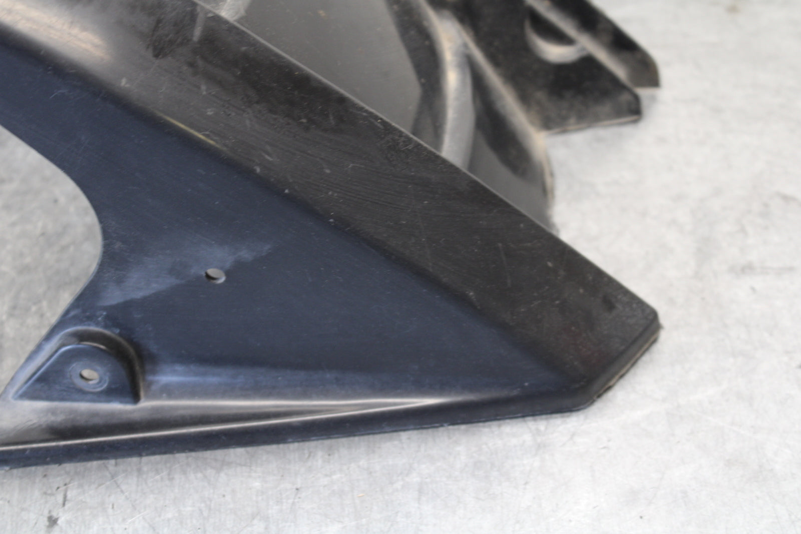 03-04 KAWASAKI NINJA ZX6RR REAR BACK WHEEL TIRE HUGGER FENDER BB684