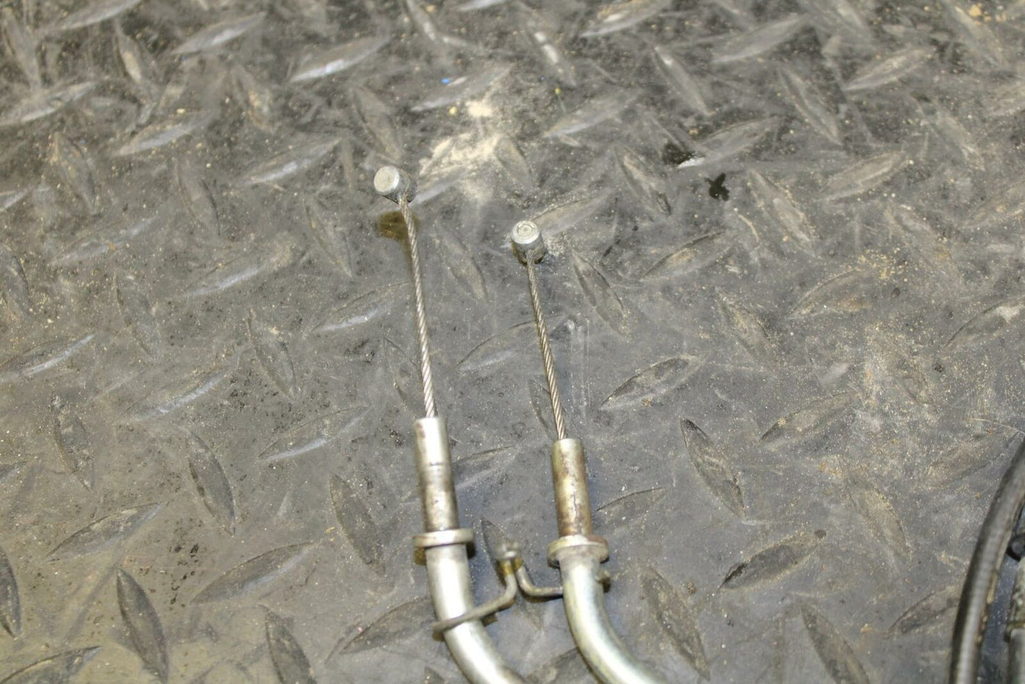 06-07 KAWASAKI NINJA ZX10R THROTTLE CABLES LINES BB186