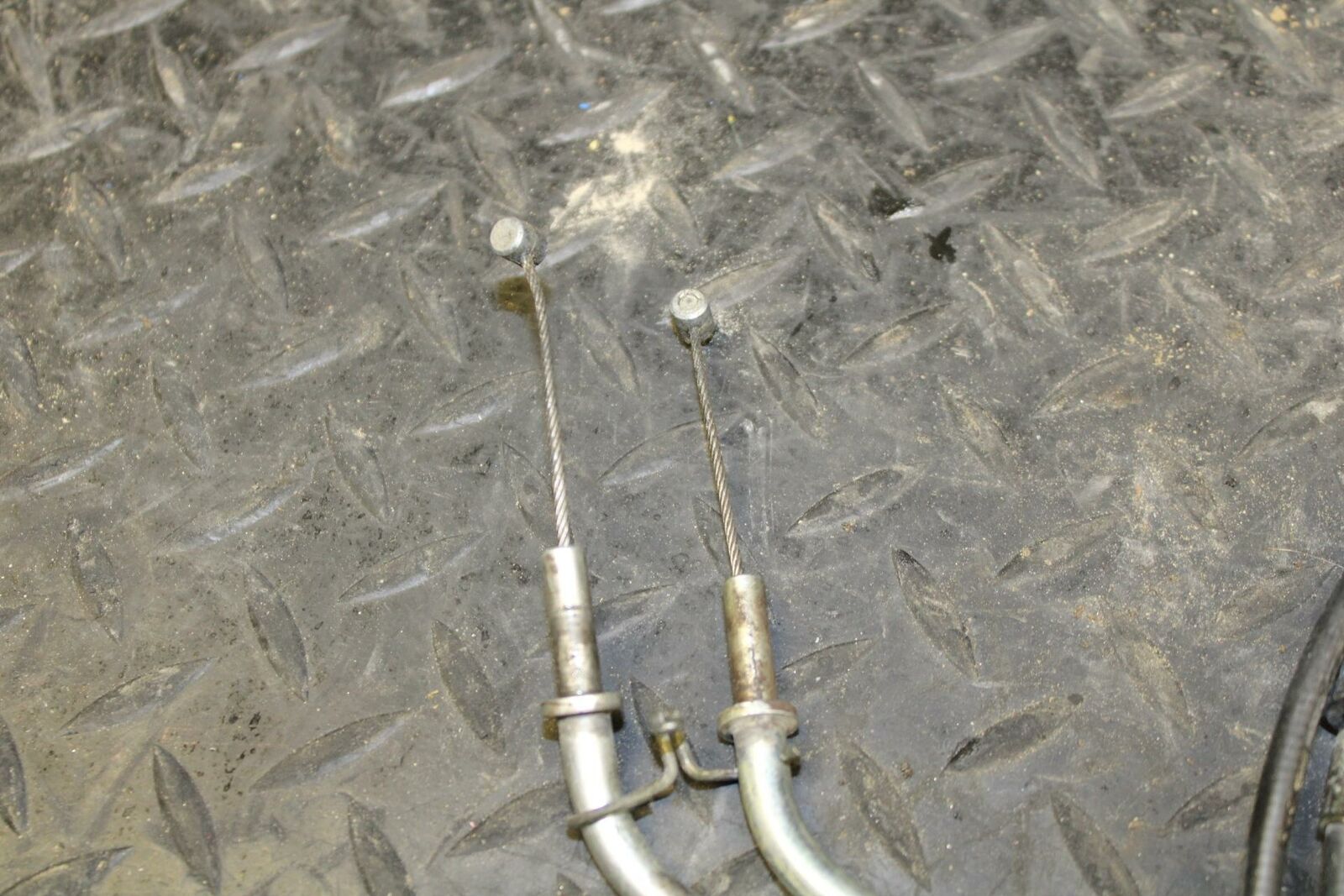 06-07 KAWASAKI NINJA ZX10R THROTTLE CABLES LINES BB186