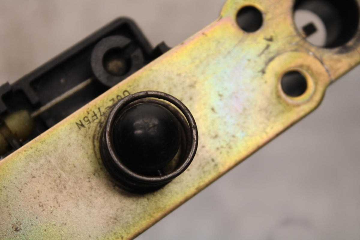 1997 Suzuki Bandit 1200 GSF1200S SEAT LATCH BB559