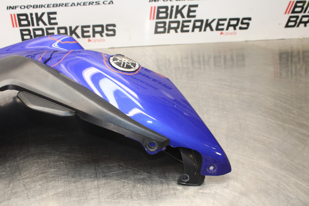 23-24 YAMAHA MT-07 RIGHT FRONT UPPER MID SIDE FAIRING COWL PLASTIC BB194