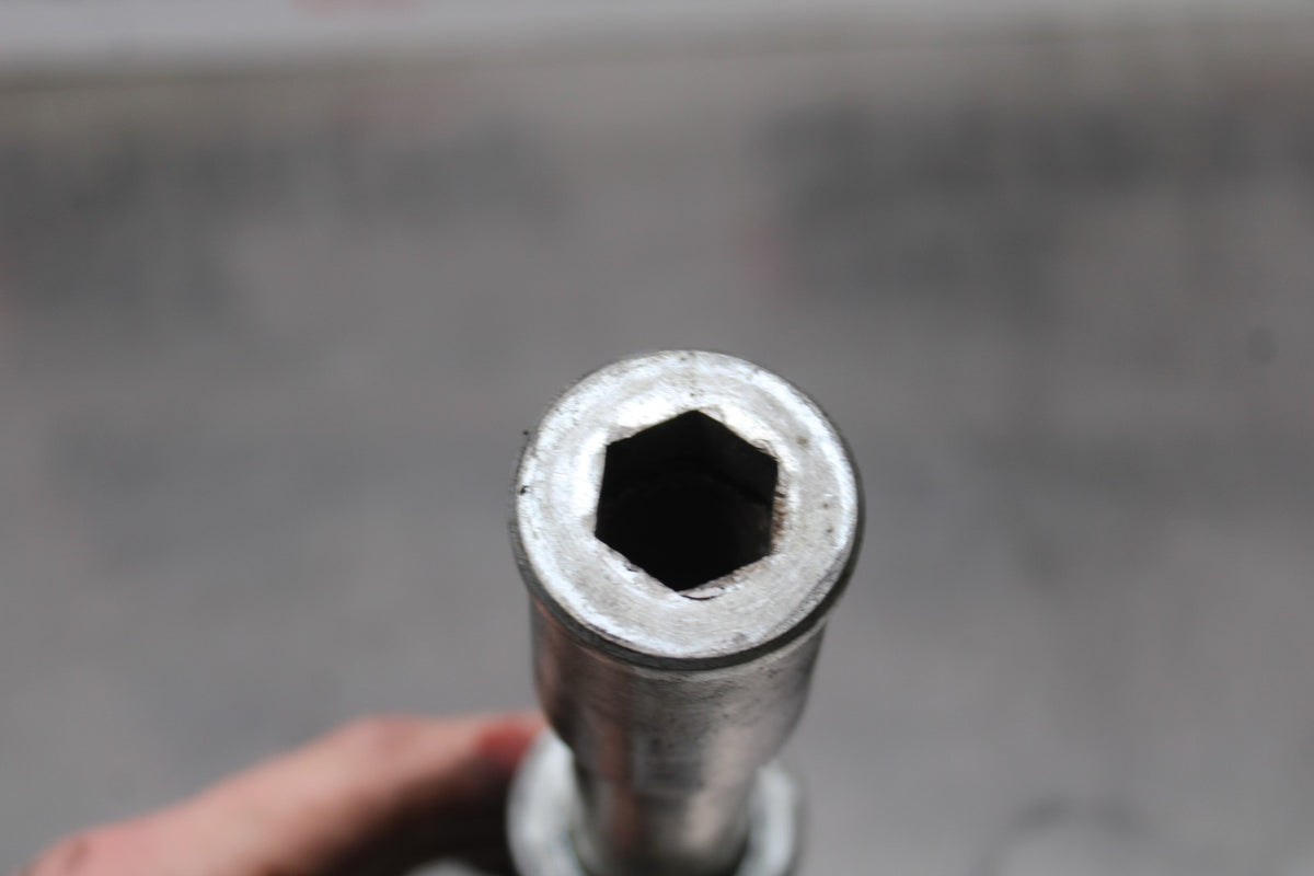 98 KAWASAKI NINJA ZX6 FRONT WHEEL RIM AXLE PIVOT BOLT BB870