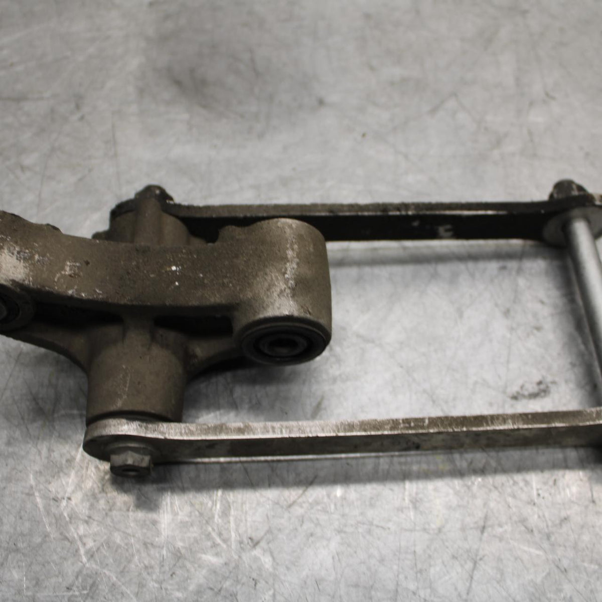 2009 Kawasaki Ninja ZX6R ZX600R REAR DOGBONE SHOCK LINKAGE LINK BB548
