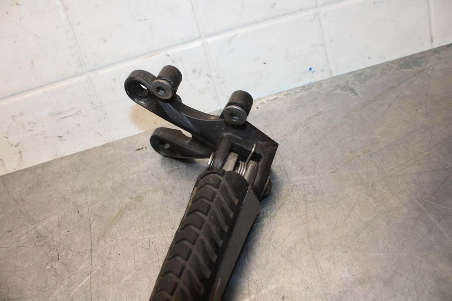 08-09 KAWASAKI NINJA ZX14R LEFT REARSET REAR SET DRIVER FOOT PEG BRACKET  BB73