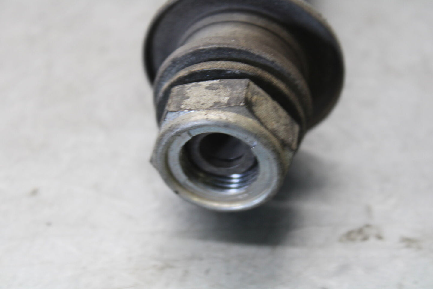 05-09 SUZUKI BOULEVARD C90 REAR AXLE BACK WHEEL RIM PIVOT BOLT AXEL BB692