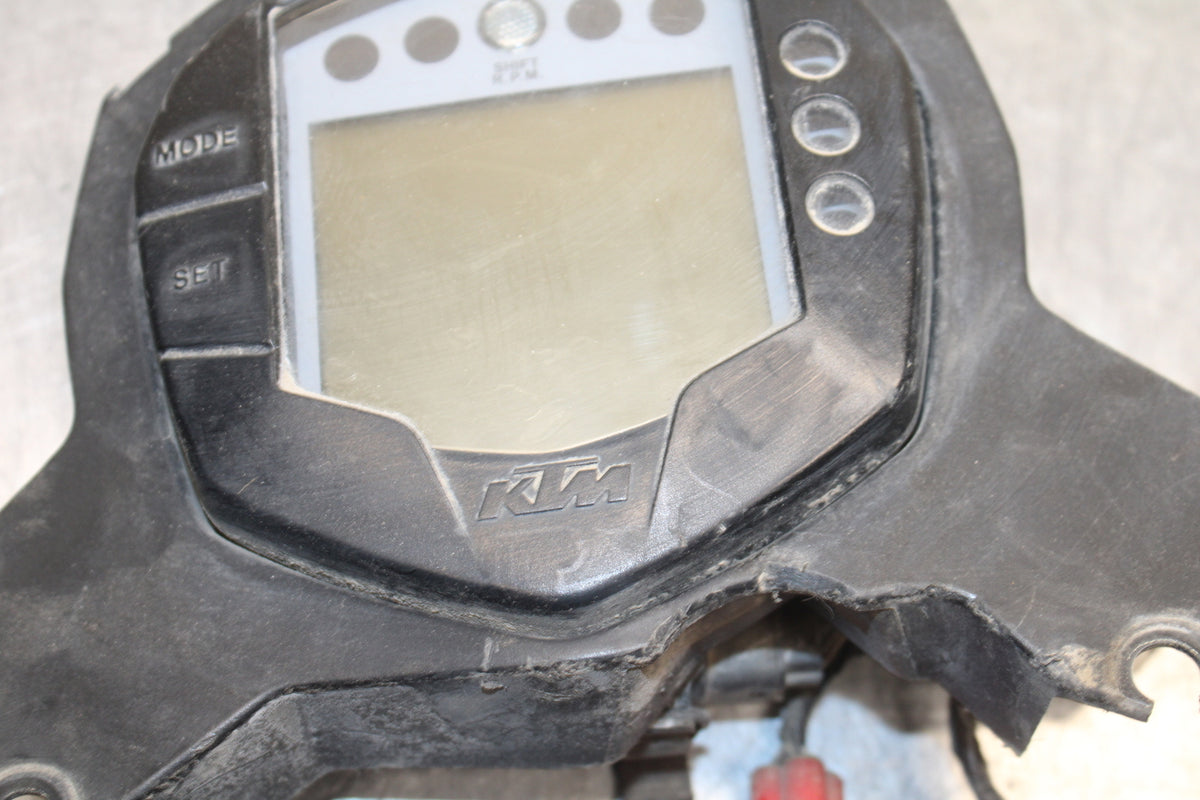 13-16 KTM 390 DUKE SPEEDO TACH GAUGES CLUSTER SPEEDOMETER TACHOMETER  BB748