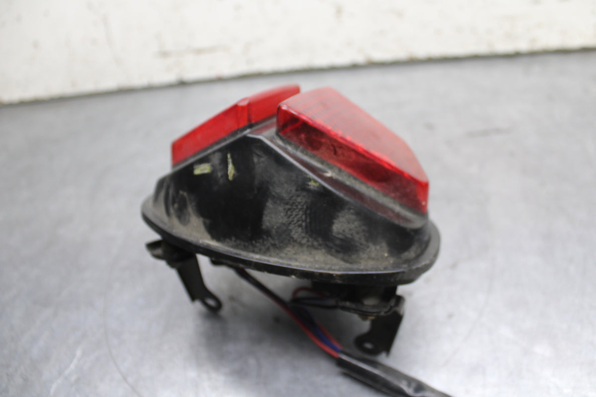 03-04 TRIUMPH DAYTONA 600 REAR TAIL TAILLIGHT BACK BRAKE LIGHT BB745