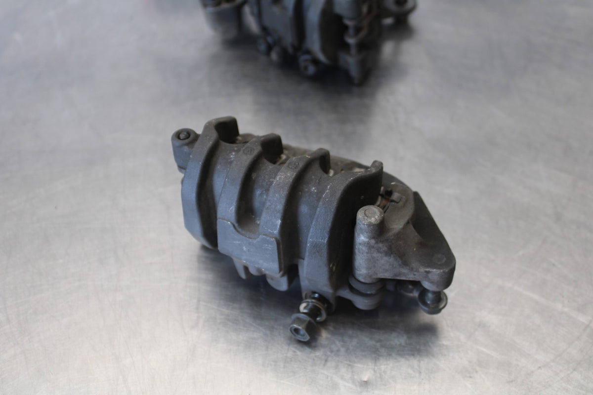 06-07 HONDA INTERCEPTOR 800 VFR800 RIGHT LEFT FRONT BRAKE CALIPER SET PAIR BB917