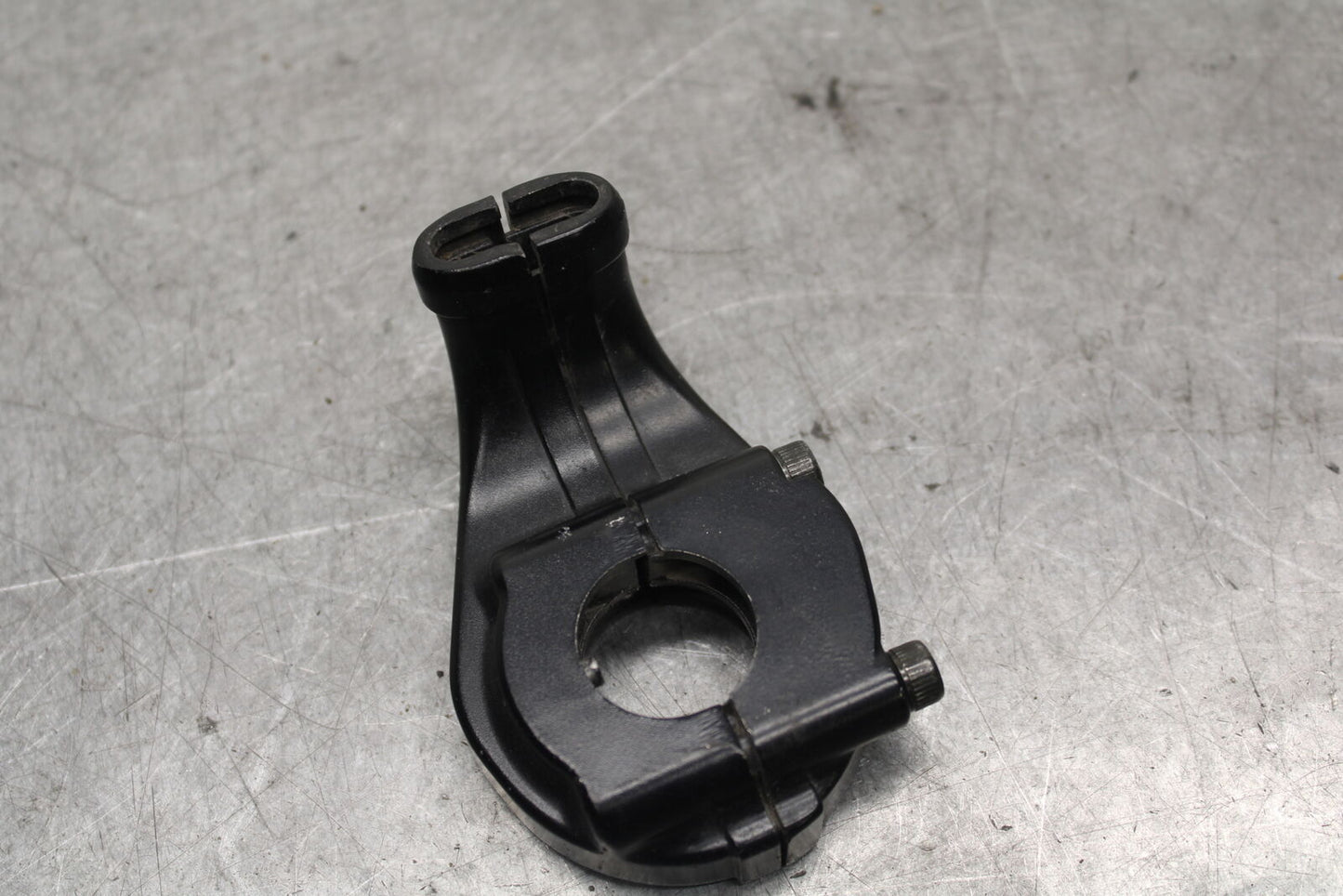 07-08 YAMAHA YZF R1 THROTTLE CABLE LINE HOUSING GUIDE BB675