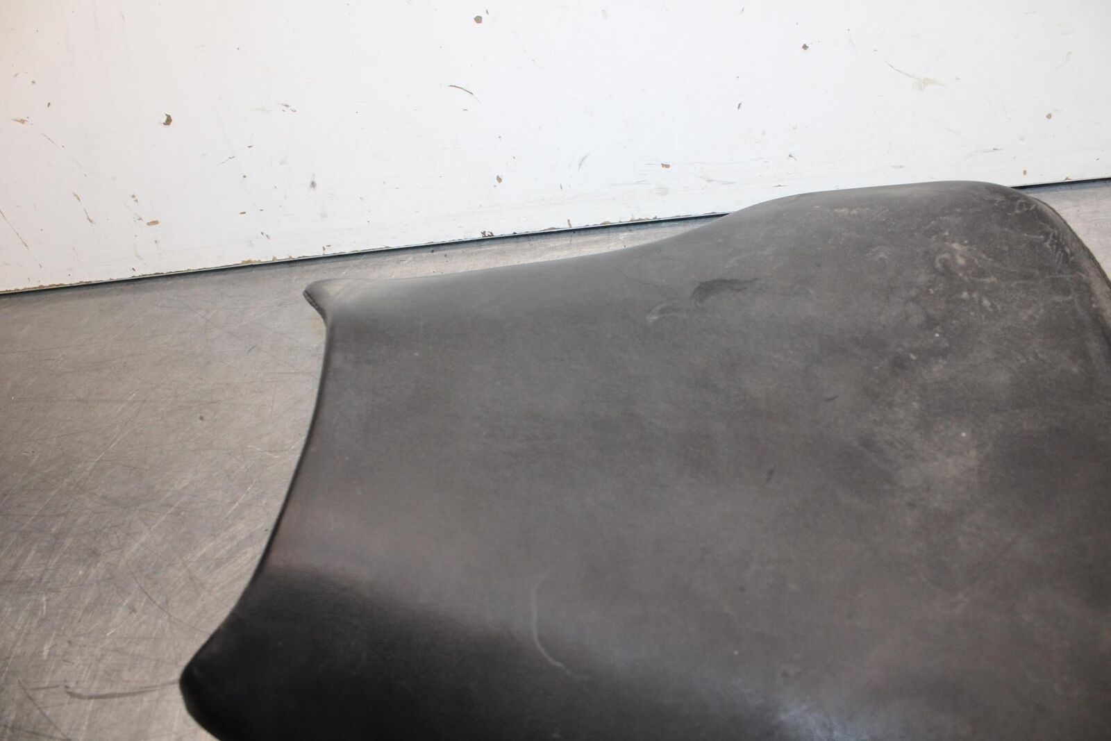 03-04 HONDA CBR600RR FRONT DRIVERS SEAT PAD SADDLE PILLION 77100-MEE-000 BB614