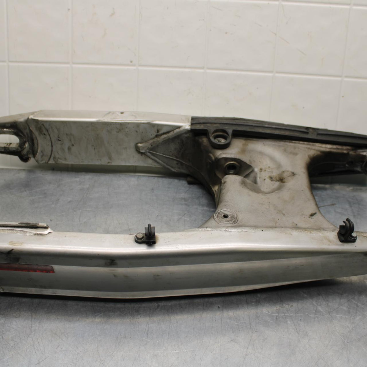 07-11 KTM  990 SUPER DUKE REAR SWINGARM BACK SUSPENSION SWING ARM BB578
