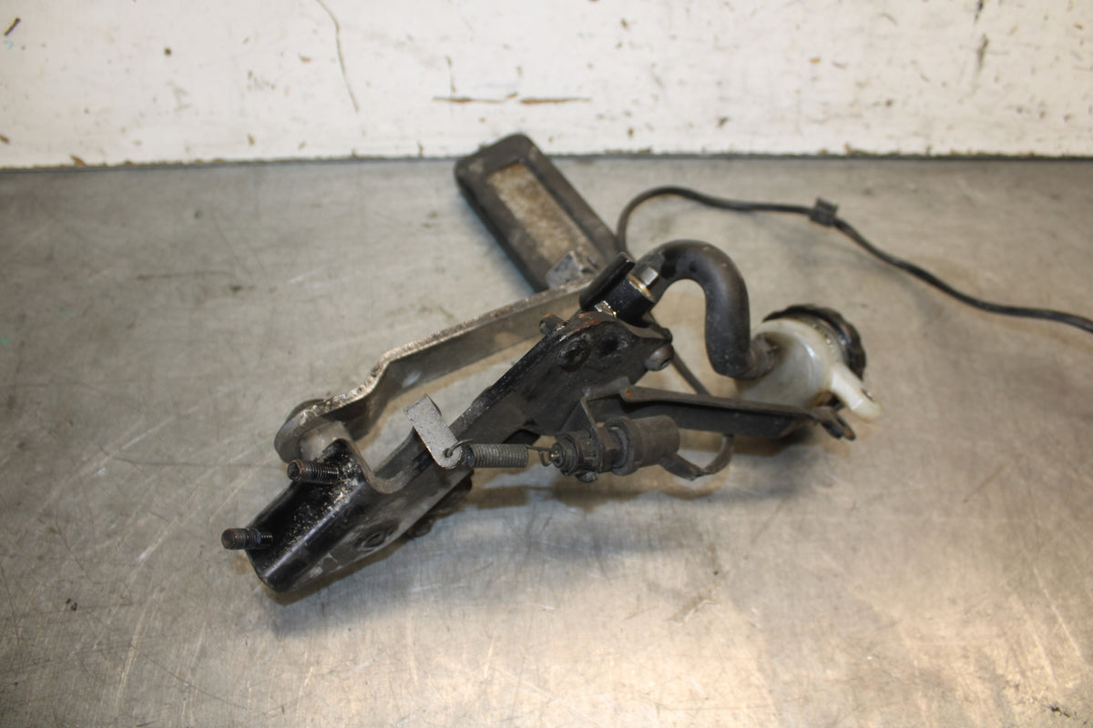 05-06 YAMAHA ROAD STAR XV1700A REAR BACK BRAKE MASTER CYLINDER W RESERVOIR BB703