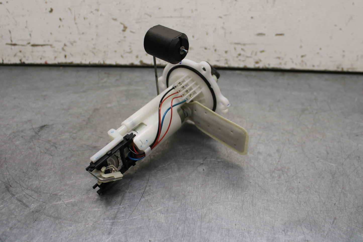 17-24 KTM 390 DUKE FUEL PUMP GAS PETROL SENDER UNIT BB734