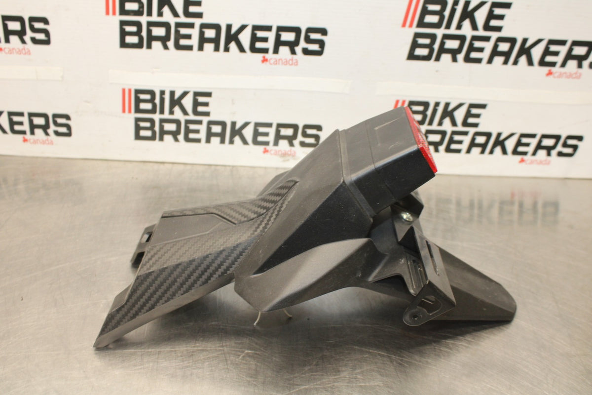 11-24 SUZUKI GSXR750 REAR BACK FENDER MUD GUARD BB630