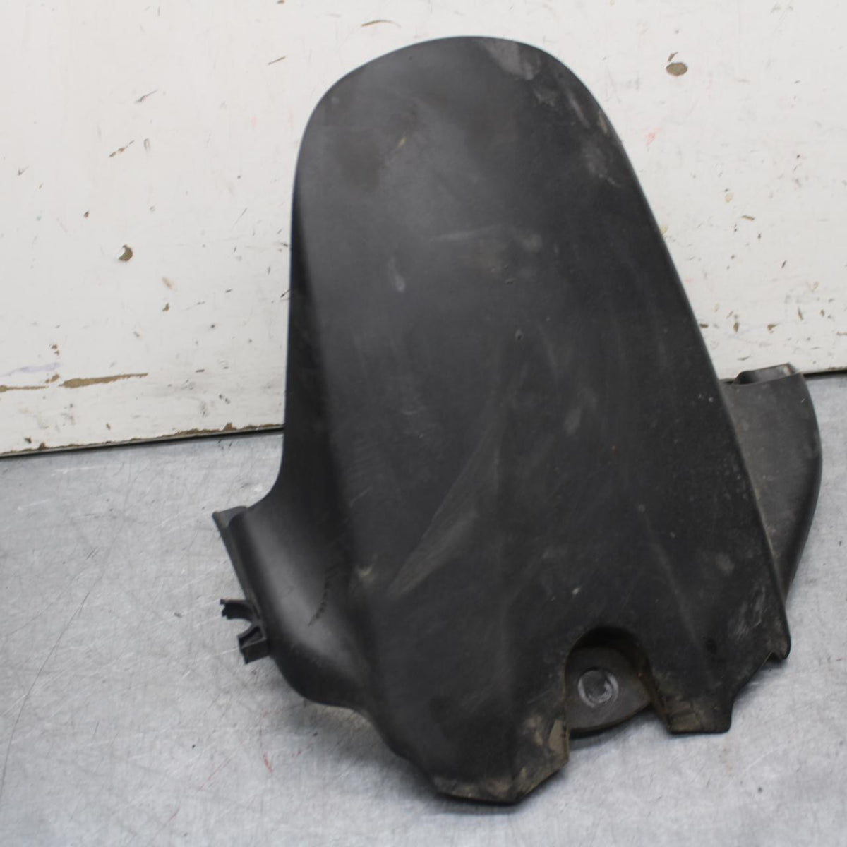 06-07 SUZUKI GSXR750 REAR BACK WHEEL TIRE HUGGER FENDER 63112-01H00 BB645