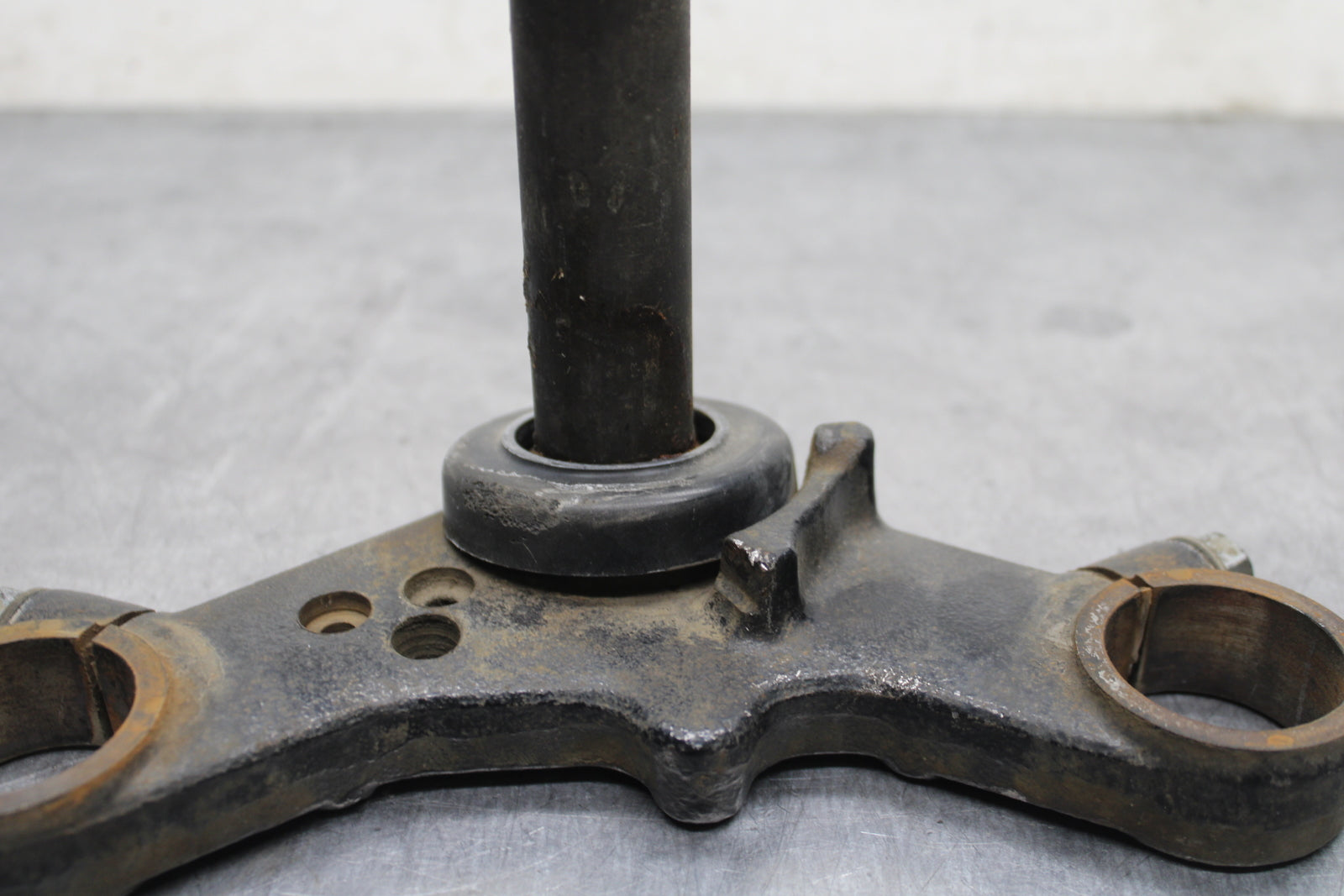 78 SUZUKI GS550E FRONT FORKS CLAMP LOWER TRIPLE TREE STEM BB133