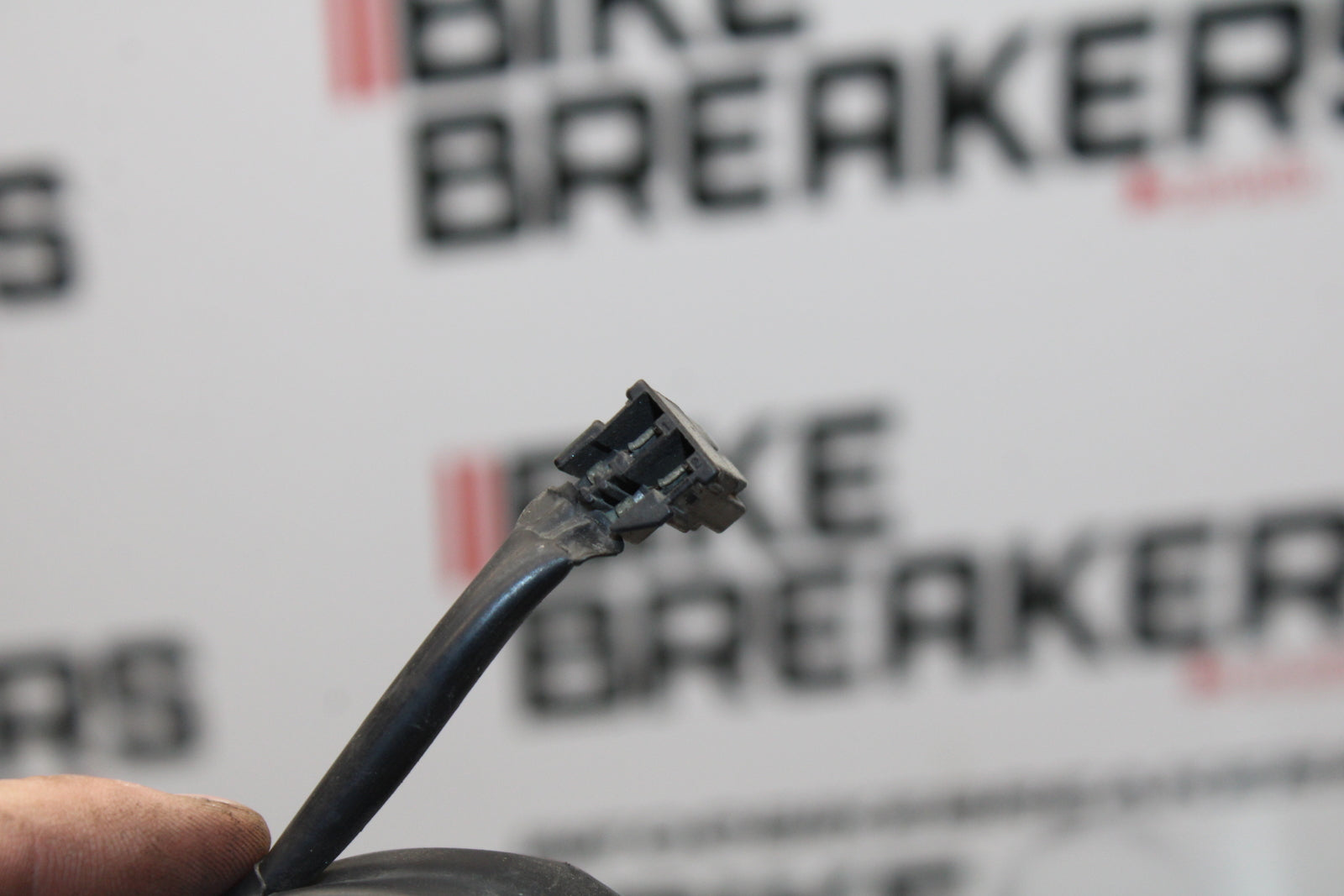 04-05 KAWASAKI NINJA ZX10R RIGHT CLIP ON HANDLE KILL OFF START SWITCHES BB163