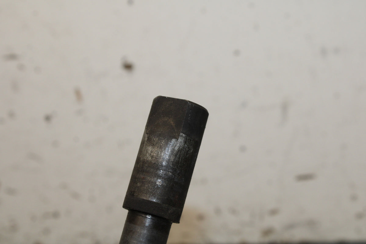 99-00 YAMAHA V STAR 1100 REAR AXLE BACK WHEEL RIM PIVOT BOLT AXEL BB711