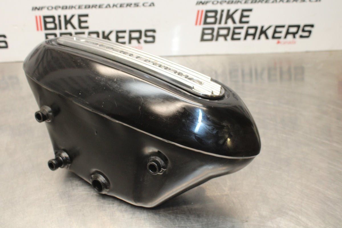 05 TRIUMPH ROCKET III ENGINE OIL TANK PAN BOX BB186