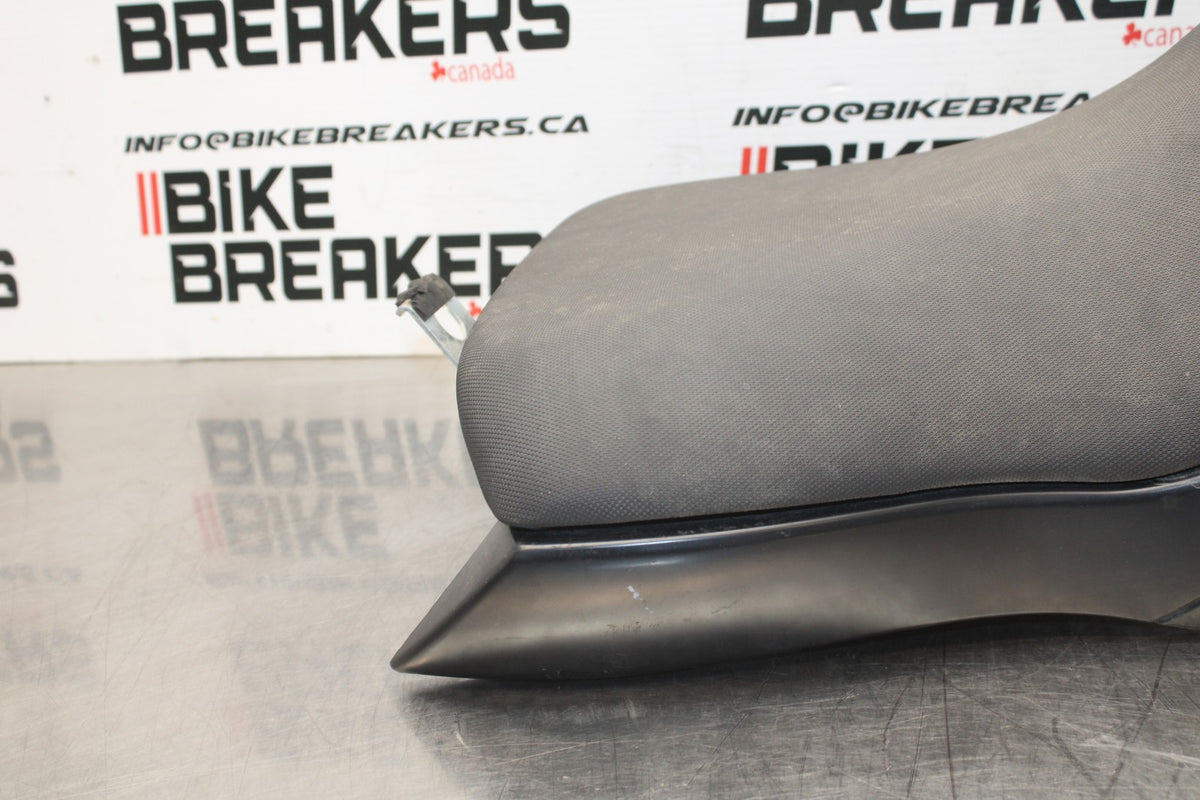 13 KAWASAKI NINJA 650 EX650F ABS FRONT DRIVERS SEAT PAD SADDLE PILLION BB828