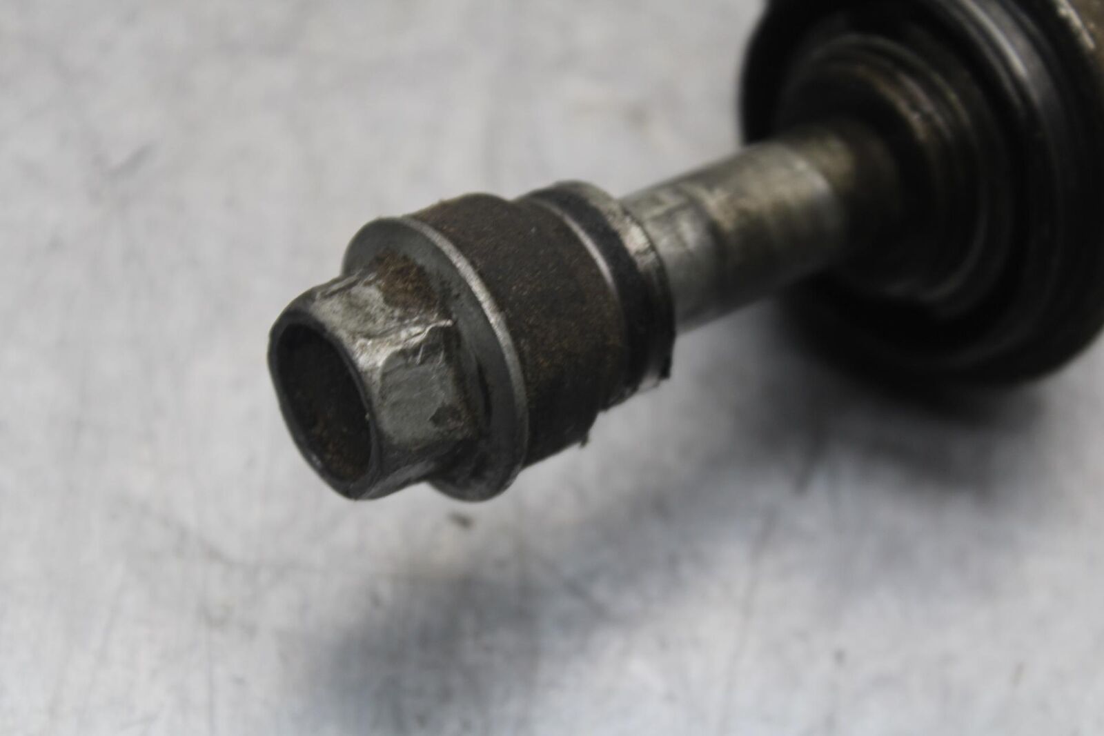 1988 Yamaha FZ600 FRONT WHEEL RIM AXLE PIVOT BOLT 10W-25381-00-00 BB601