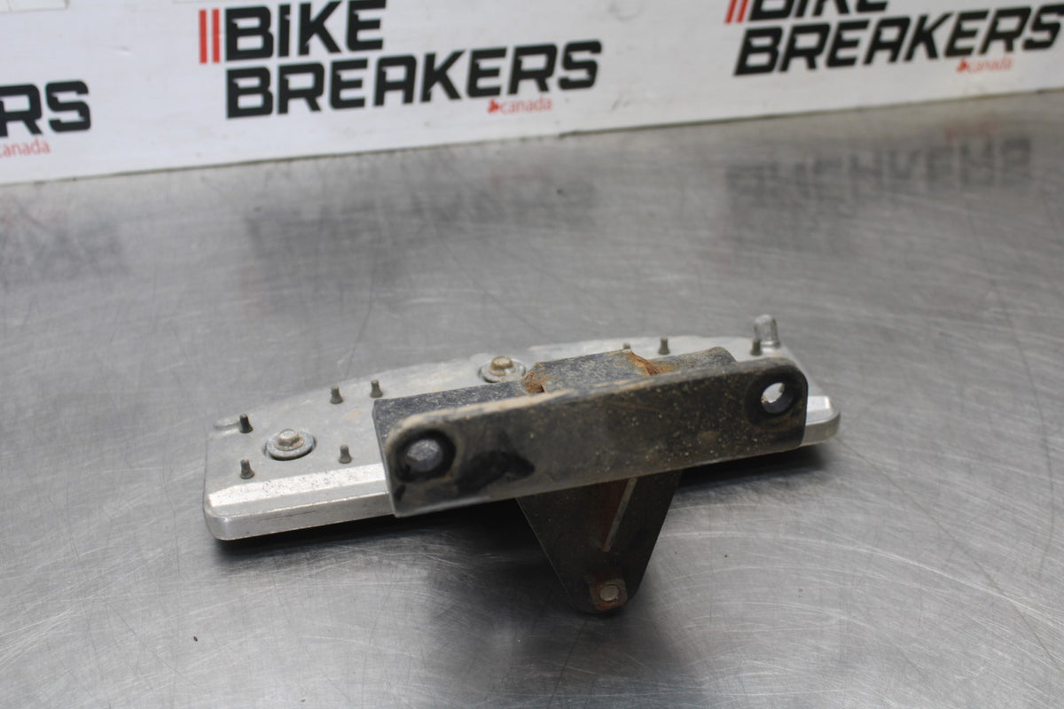 05-09 SUZUKI BOULEVARD C90 LEFT FRONT FOOT REST PEG STEP BB918