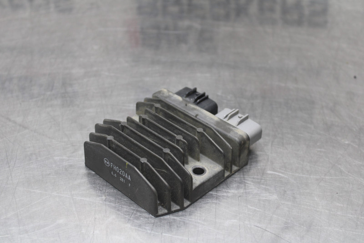 16 YAMAHA XSR900 RECTIFIER VOLTAGE REGULATOR BB786