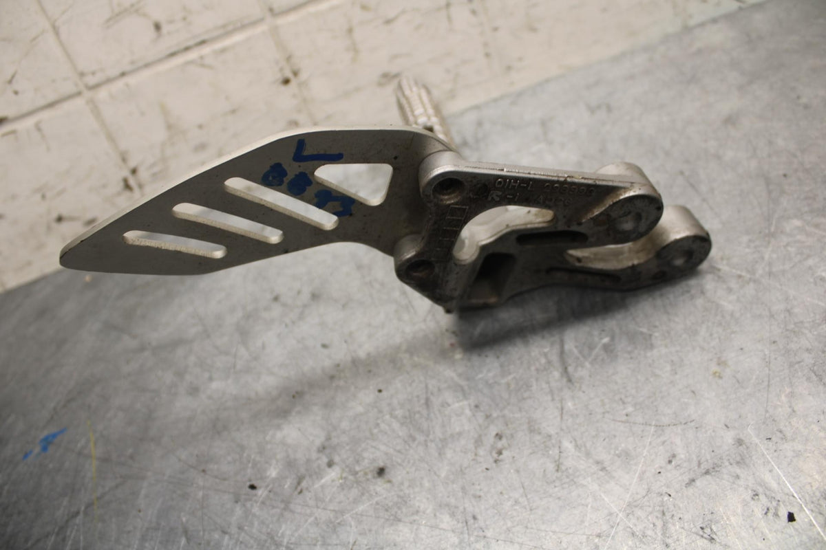 2006 Suzuki GSXR750 LEFT REARSET REAR SET DRIVER FOOT PEG REST STOP BB40
