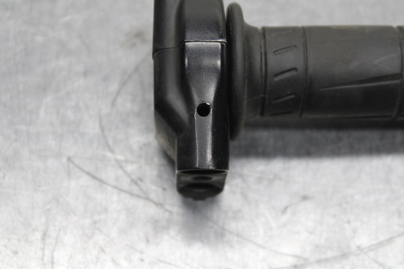 12-13 KAWASAKI Z1000 THROTTLE CABLE LINE HOUSING GUIDE BB743