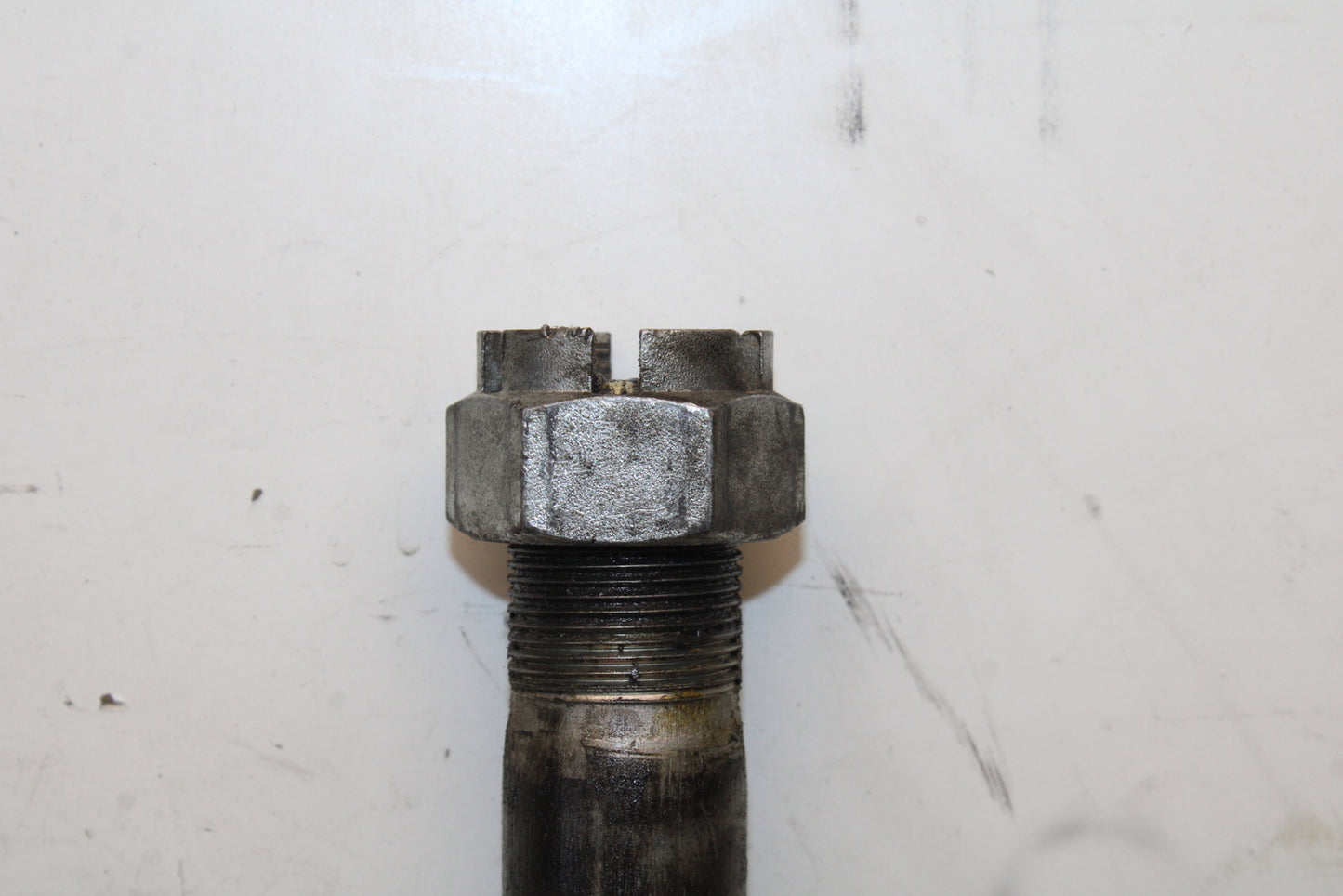 16 KAWASAKI NINJA ZX10R REAR AXLE BACK WHEEL RIM BOLT AXEL 41068-0613 BB650