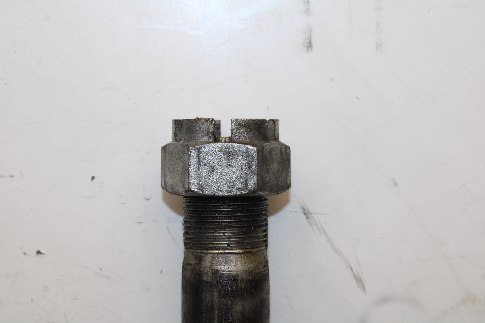 16 KAWASAKI NINJA ZX10R REAR AXLE BACK WHEEL RIM BOLT AXEL 41068-0613 BB650