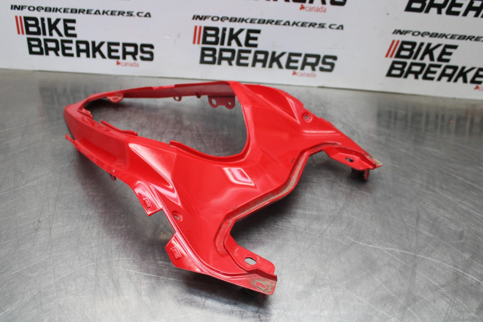 18-23 KAWASAKI NINJA 400 EX400 ABS CENTER REAR BACK TAIL FAIRING COWL BB177