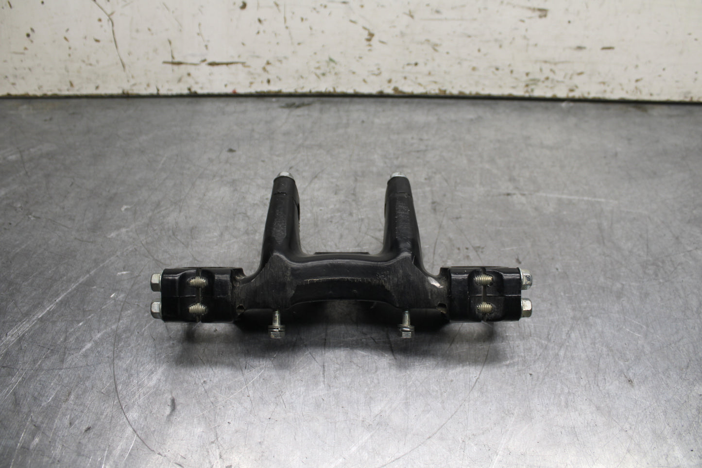 82-83 YAMAHA IT175 FORKS UPPER TRIPLE TREE CLAMP BB108