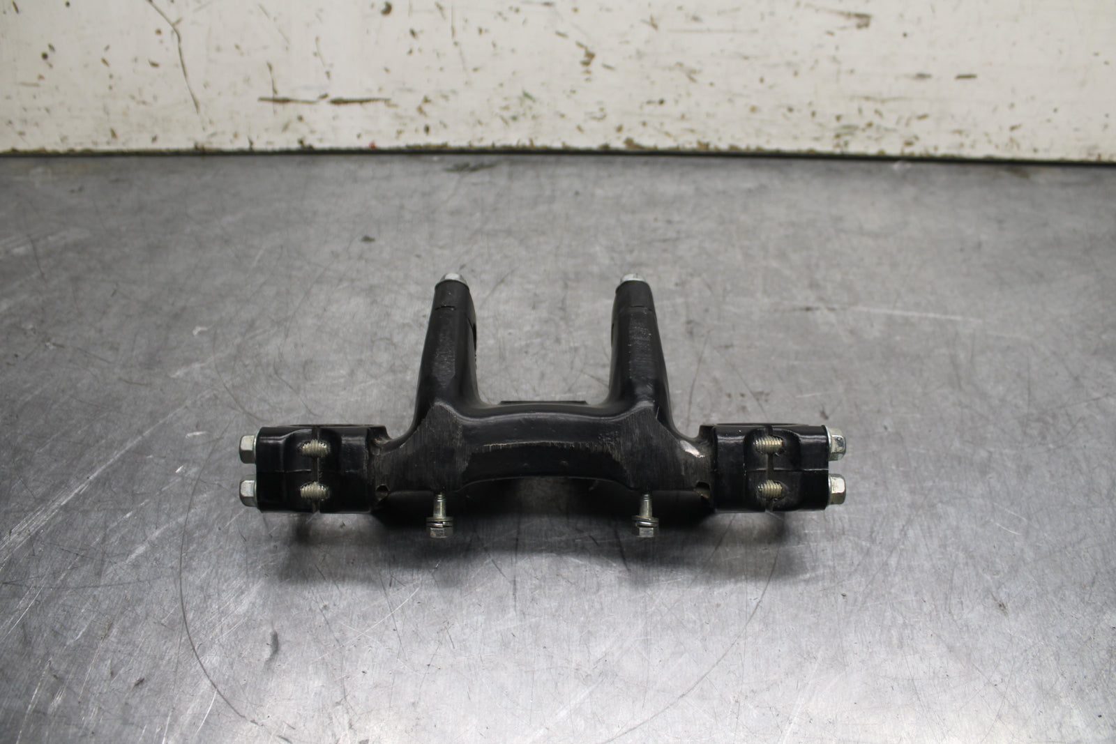 82-83 YAMAHA IT175 FORKS UPPER TRIPLE TREE CLAMP BB108