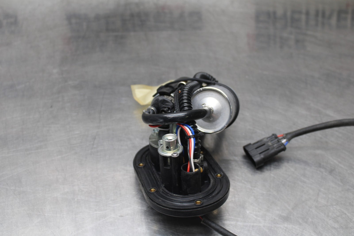 19 MOTO GUZZI V7 III FUEL PUMP GAS PETROL SENDER UNIT BB831