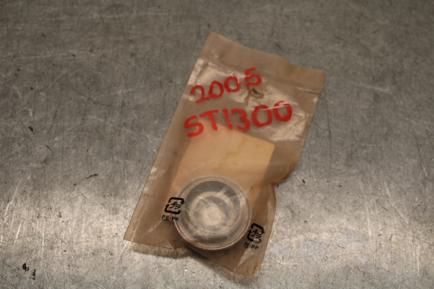 04-12 HONDA ST1300A FINAL DRIVE DIFFERENTIAL FILL CAP OEM BB669