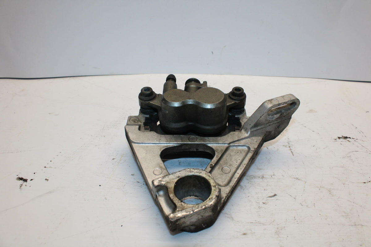 99 YAMAHA YZF R6 REAR BACK BRAKE CALIPER W MOUNT BRACKET BB246