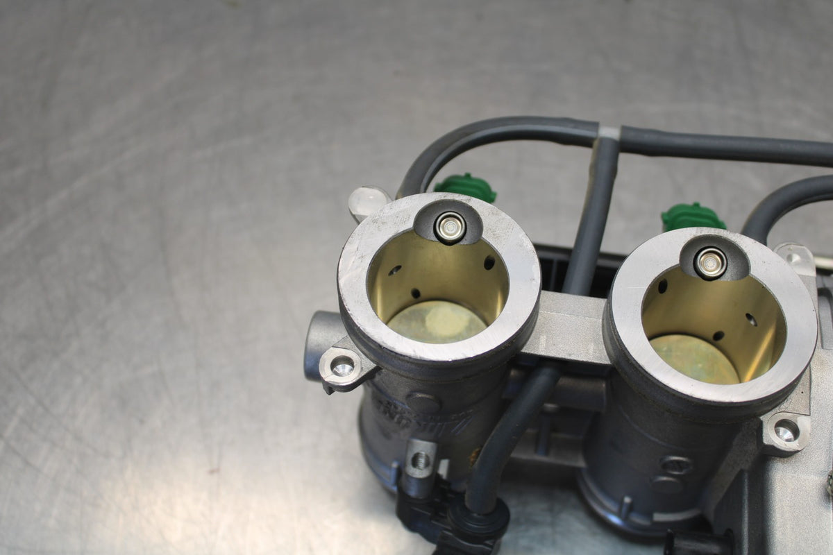25 KAWASAKI Z900 MAIN FUEL INJECTORS / THROTTLE BODIES BB928