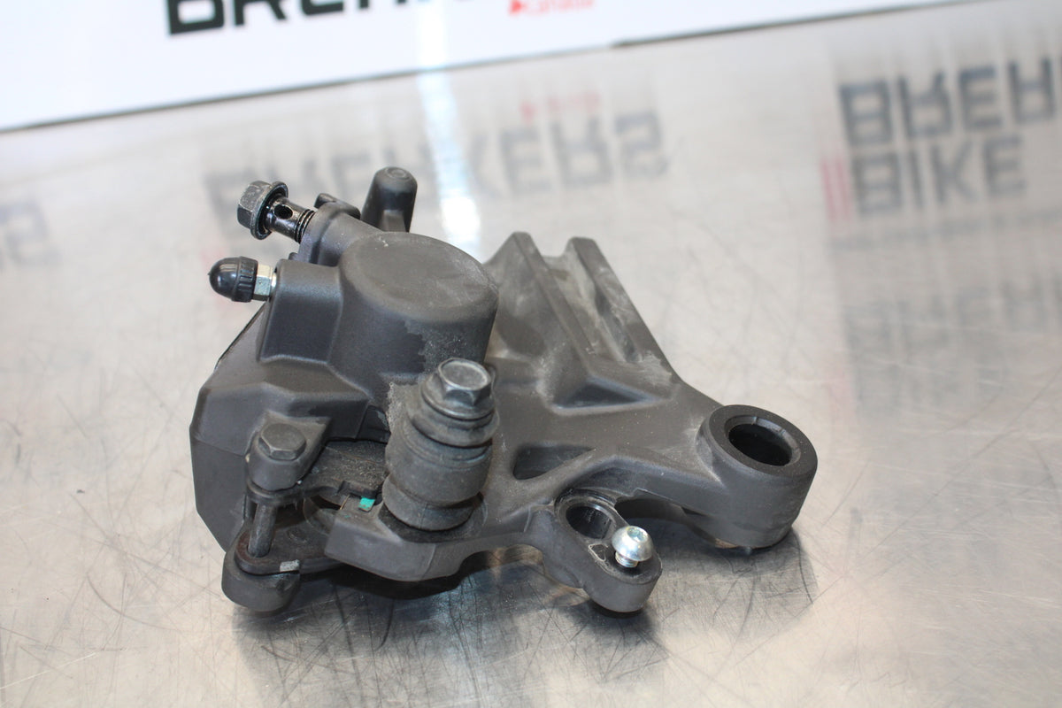 23 YAMAHA YZF R3 REAR BACK BRAKE CALIPER W MOUNT BRACKET BB147