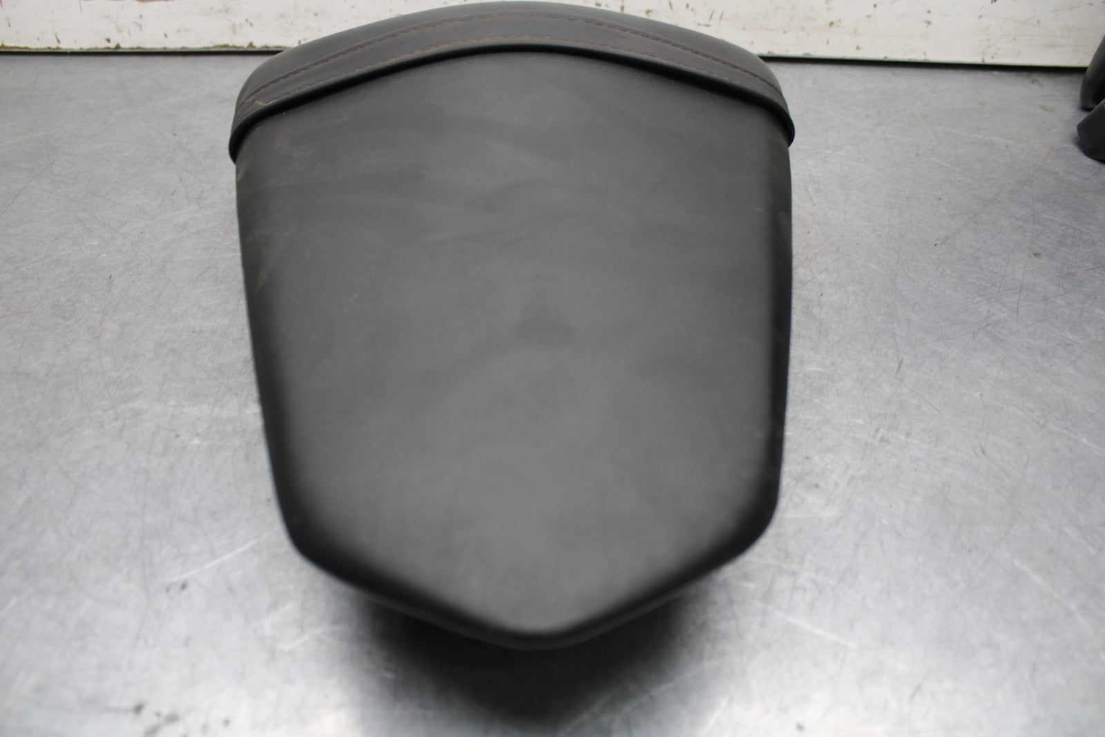 15-17 YAMAHA YZF R3 REAR BACK PASSENGER TANDEM SEAT PAD SADDLE PILLION BB651