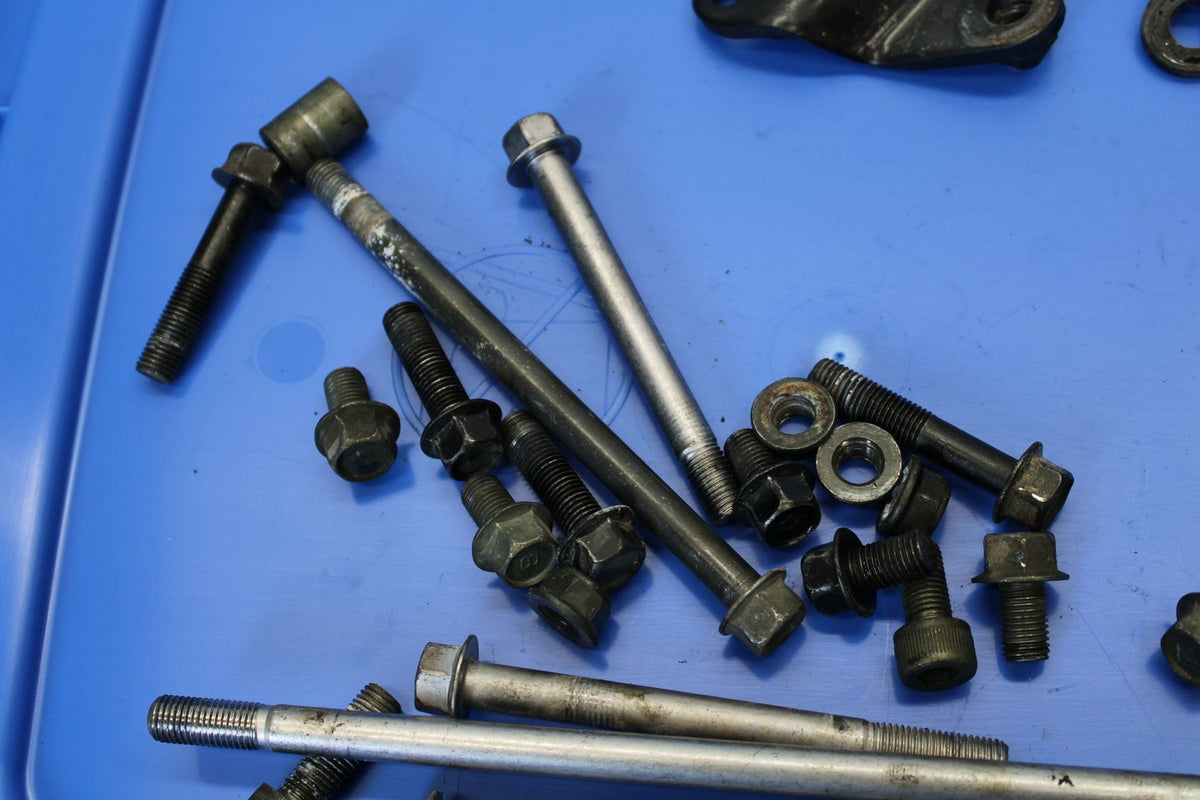 02-03 YAMAHA V STAR 1100 ENGINE MOUNTING BOLTS HARDWARE MOTOR SCREWS BB308