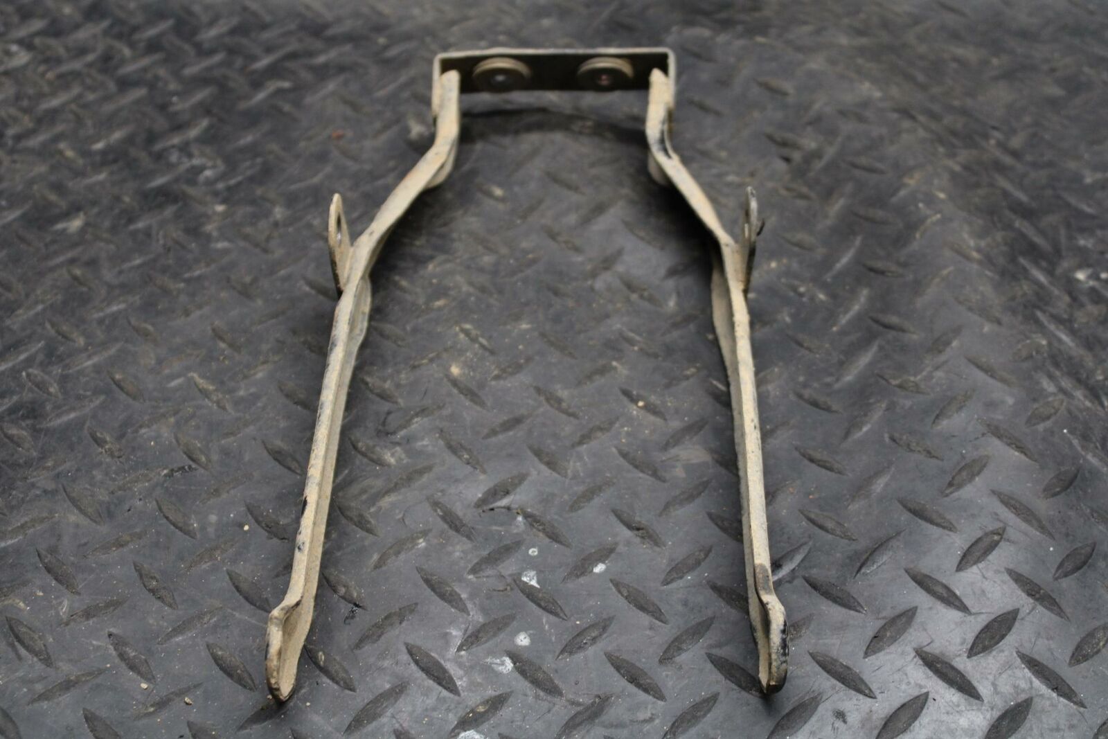 78 SUZUKI GS550E REAR BACK FENDER MUD GUARD SUPPORT BB212