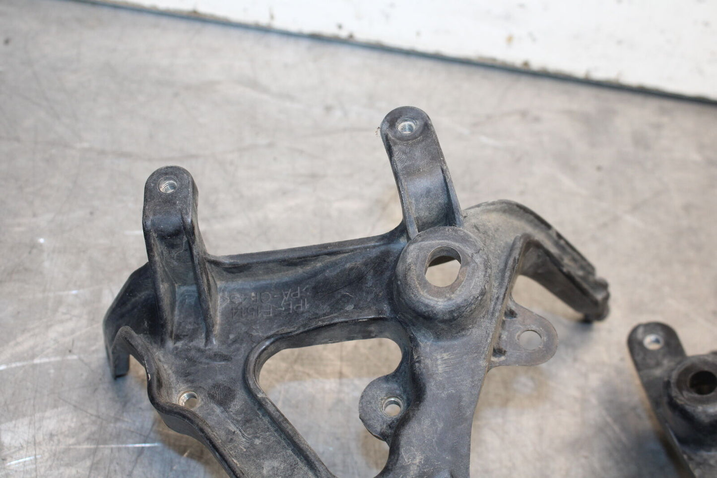 09-24 YAMAHA RAPTOR 700R FRONT FENDER LEFT RIGHT STAY BRACKETS BB654