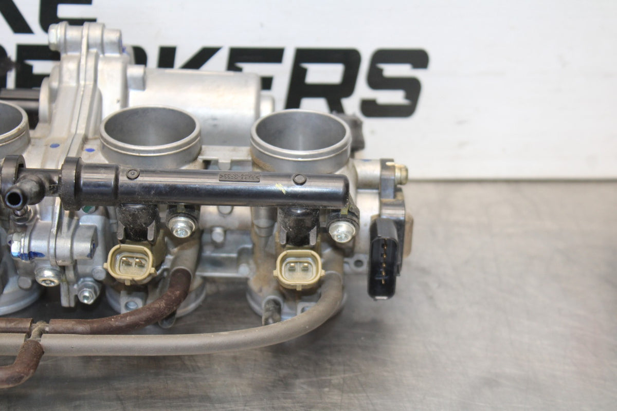 23-26 KAWASAKI NINJA ZX4RR MAIN FUEL INJECTORS / THROTTLE BODIES BB898