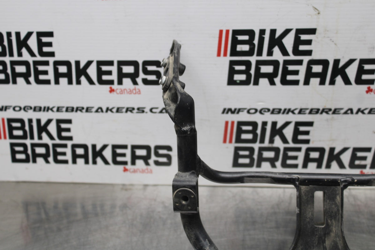 01-03 SUZUKI GSXR600 UPPER FAIRING MIRROR GAUGES STAY BRACKET BB841