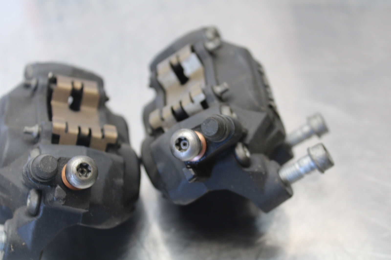 06-12 BMW F800ST RIGHT LEFT FRONT BRAKE CALIPER SET PAIR CALIPERS BB144