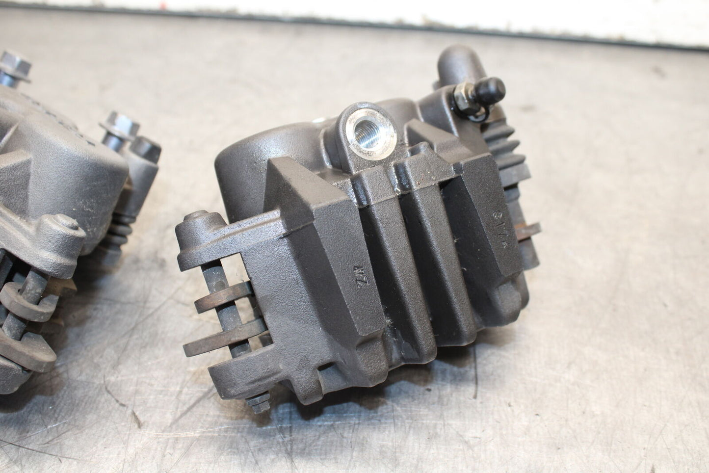 12-17 KAWASAKI ER-6N Z650 RIGHT LEFT FRONT BRAKE CALIPER SET PAIR CALIPERS BB709